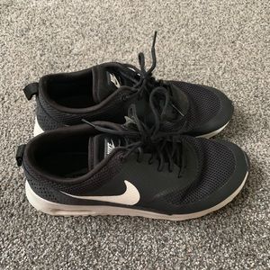 size 7.5 women nike shoes
